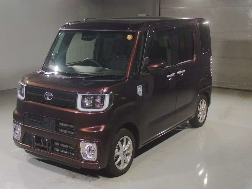 Toyota Pixis Mega LA700A 2021